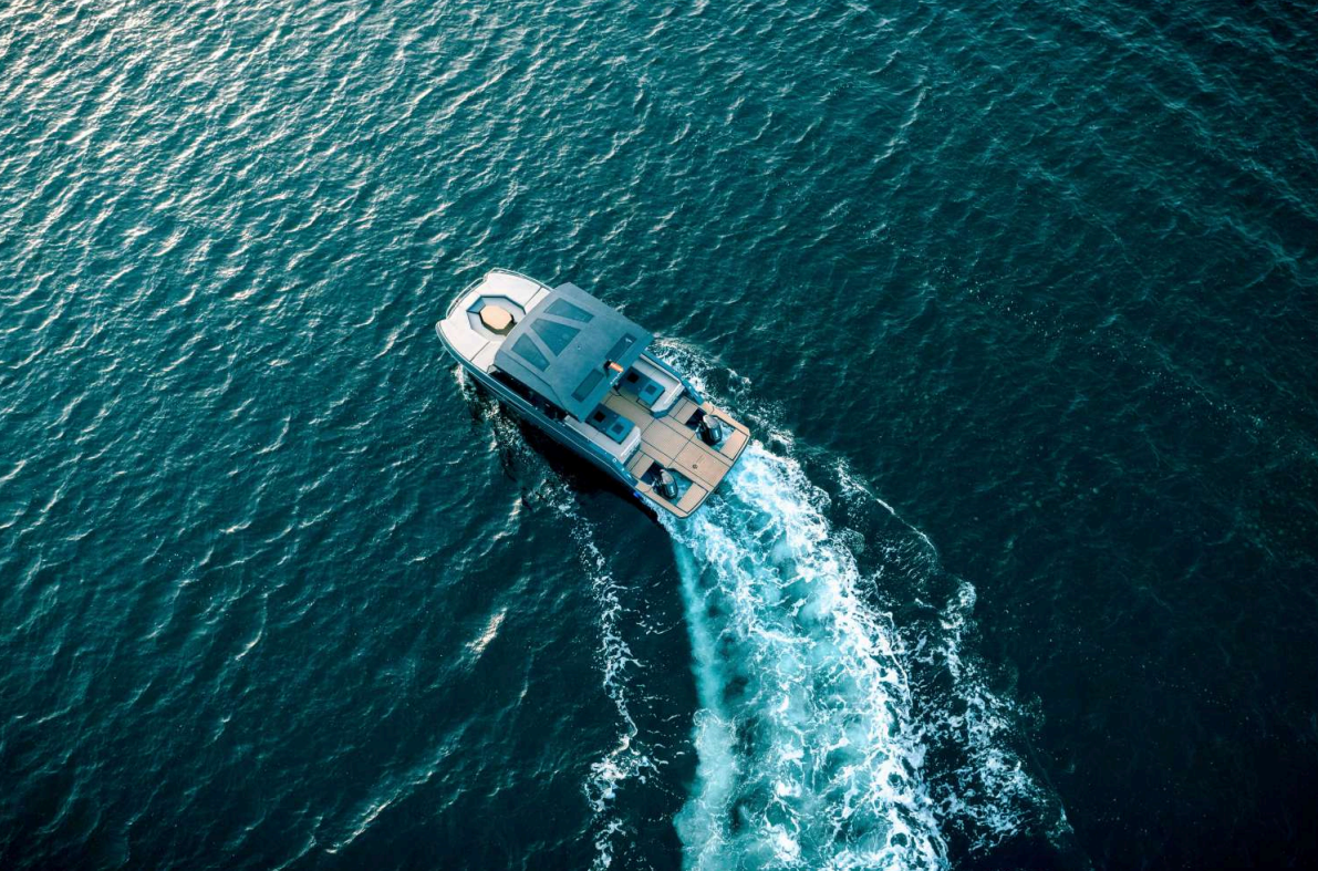 Luxury Performance Yacht