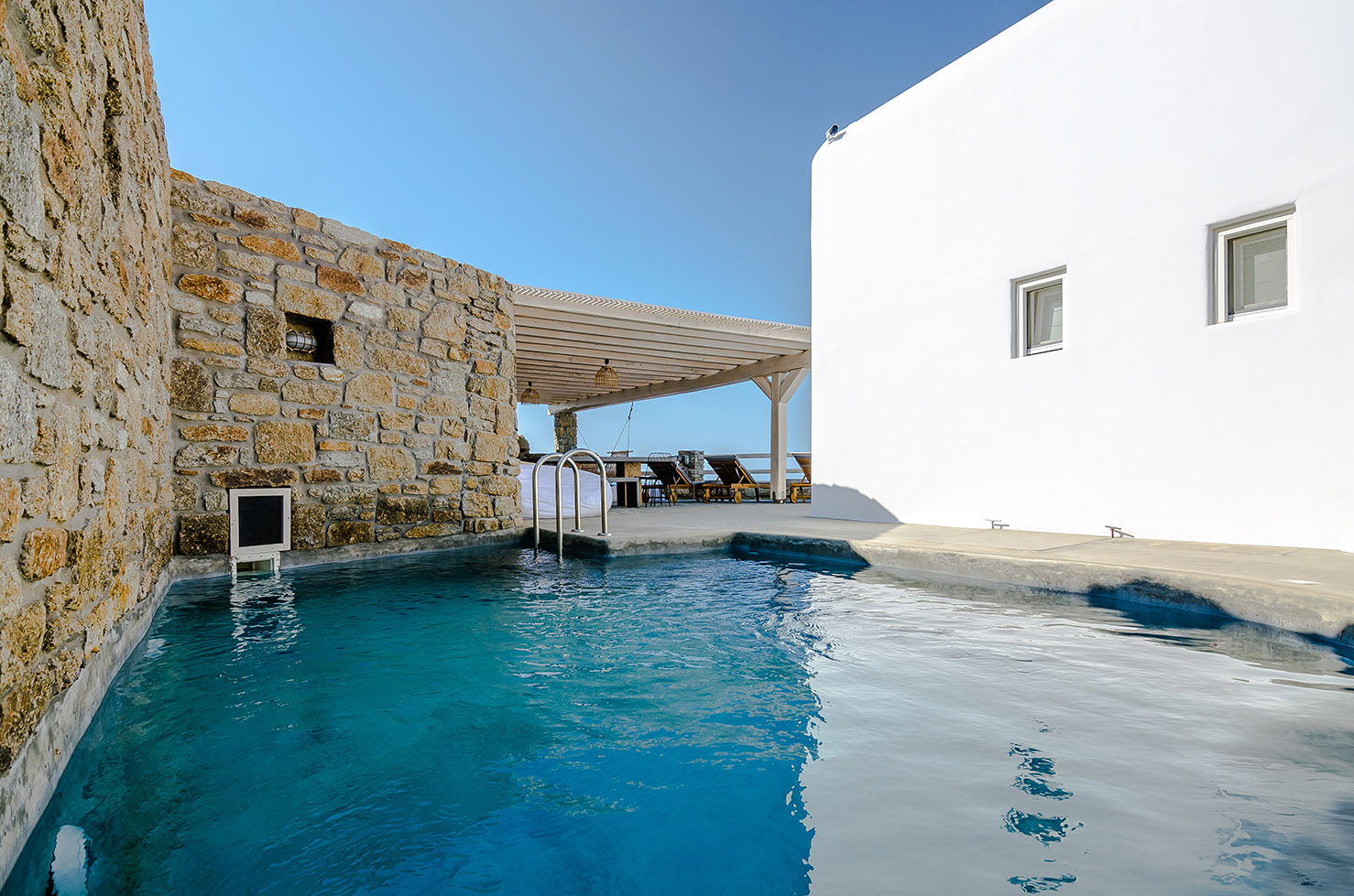 1 Swimming pool