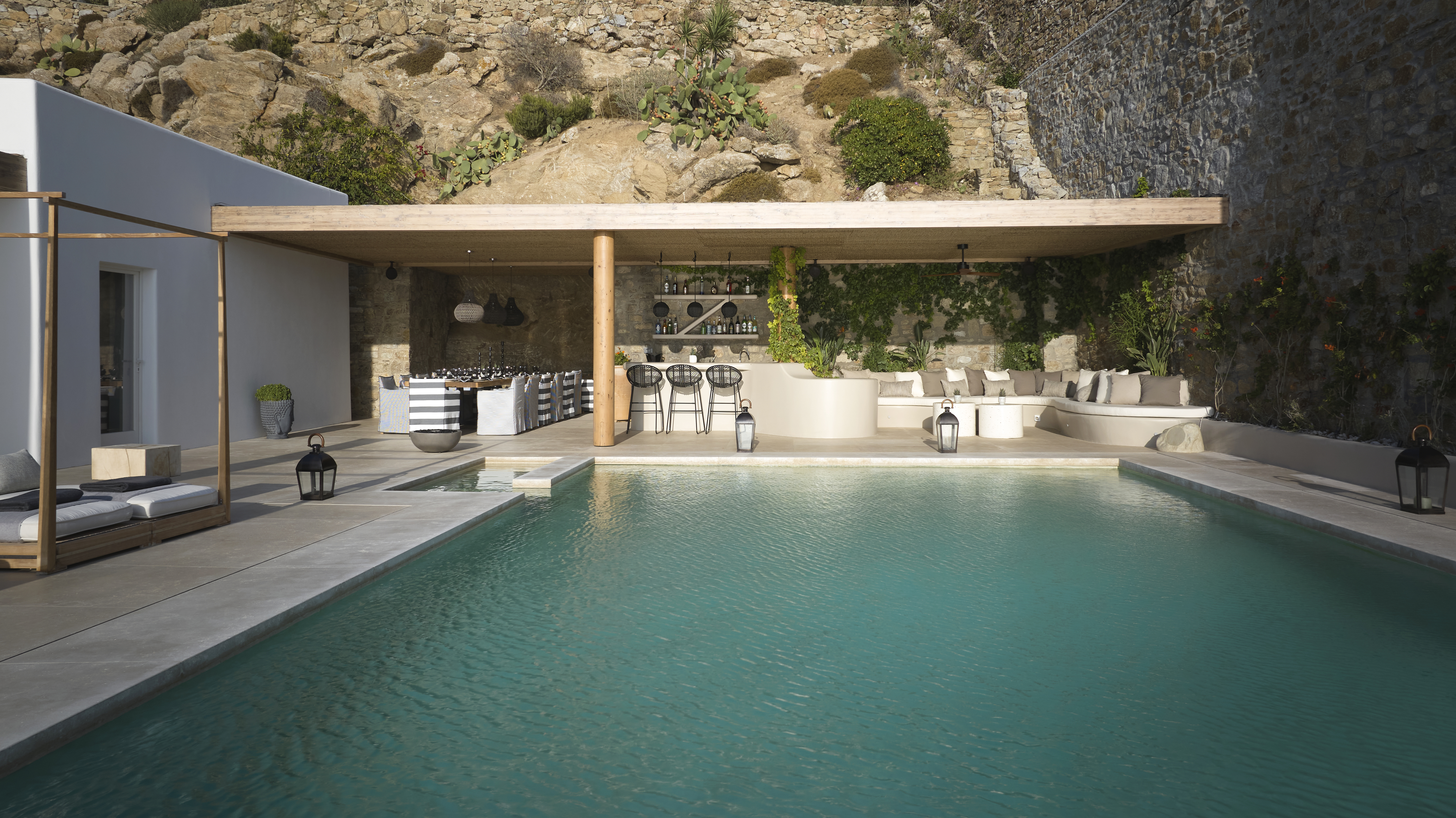 8 Baths