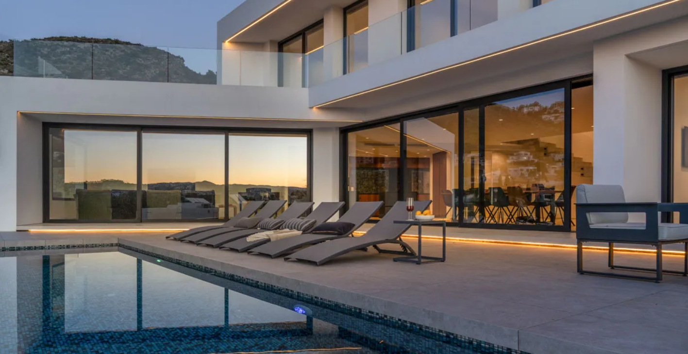 4 Baths