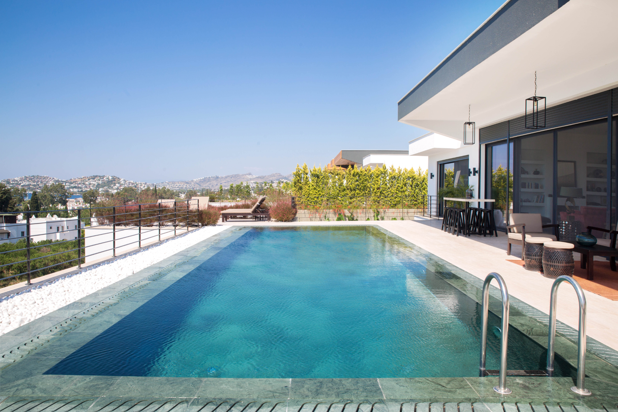 8 Baths