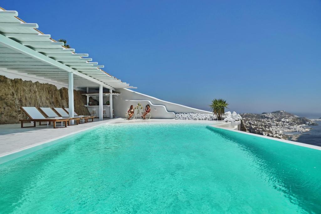 8 Baths