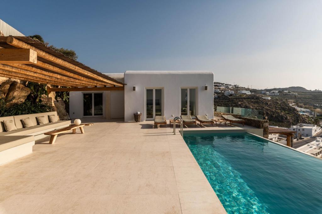 8 Baths