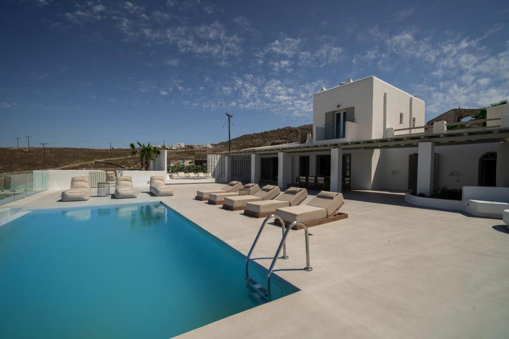 6 Baths