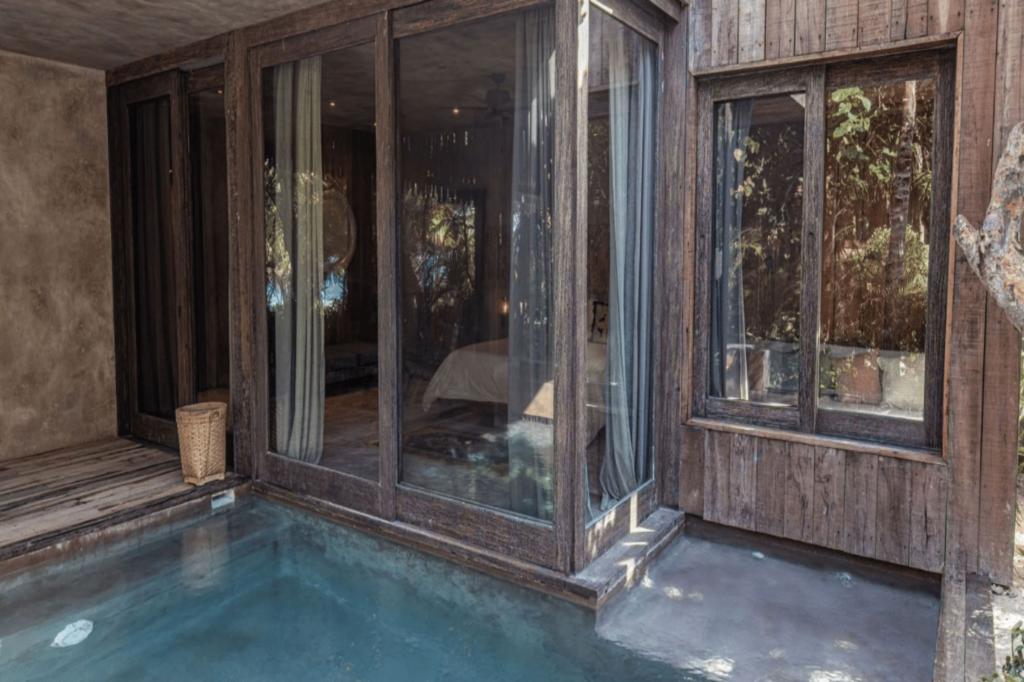 5 Baths