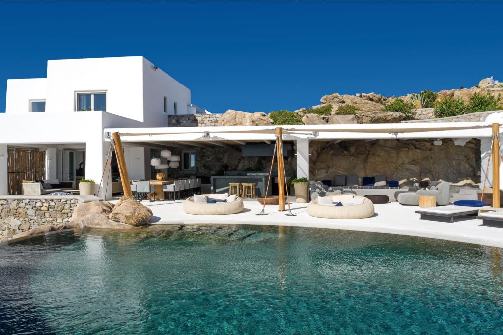 8 Baths