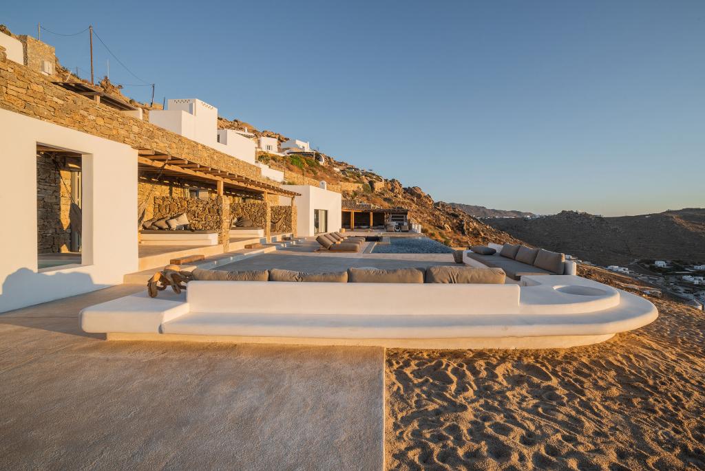 9 Baths