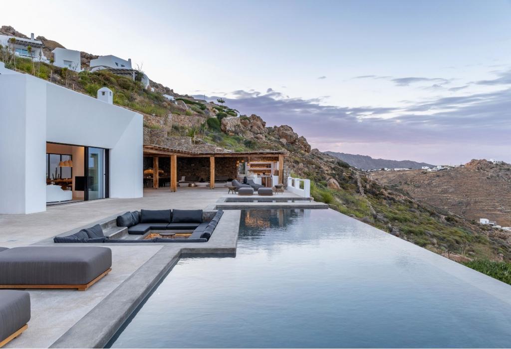 2 Swimming pools