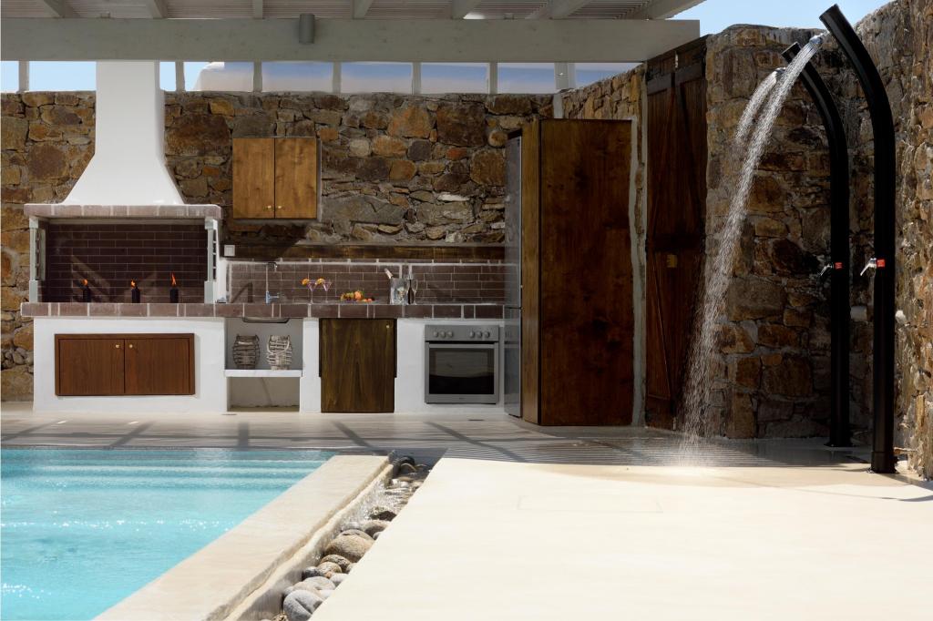 Outdoor lounge