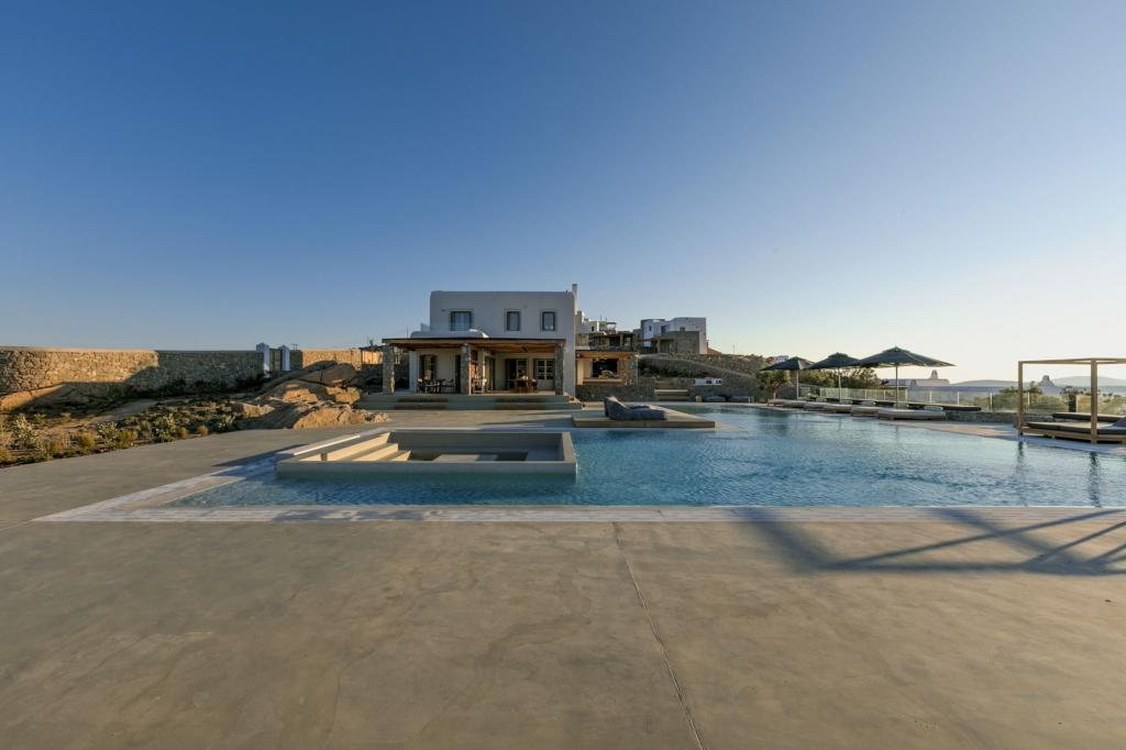 5 Baths