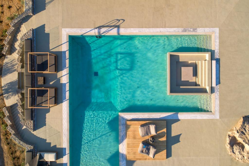 1 Swimming pool