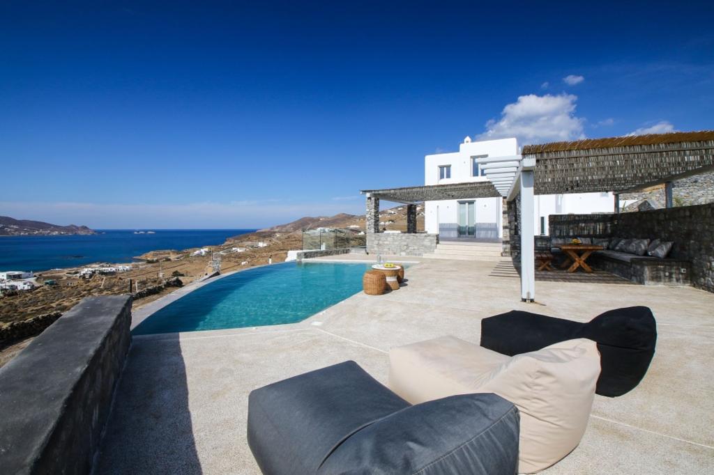 4 Baths