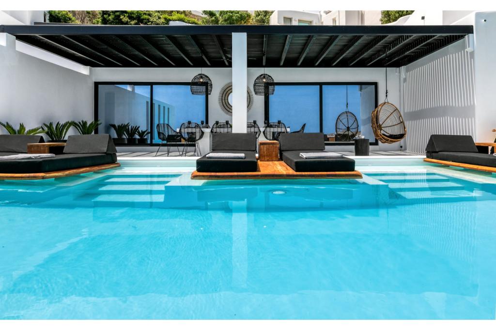 6 Baths
