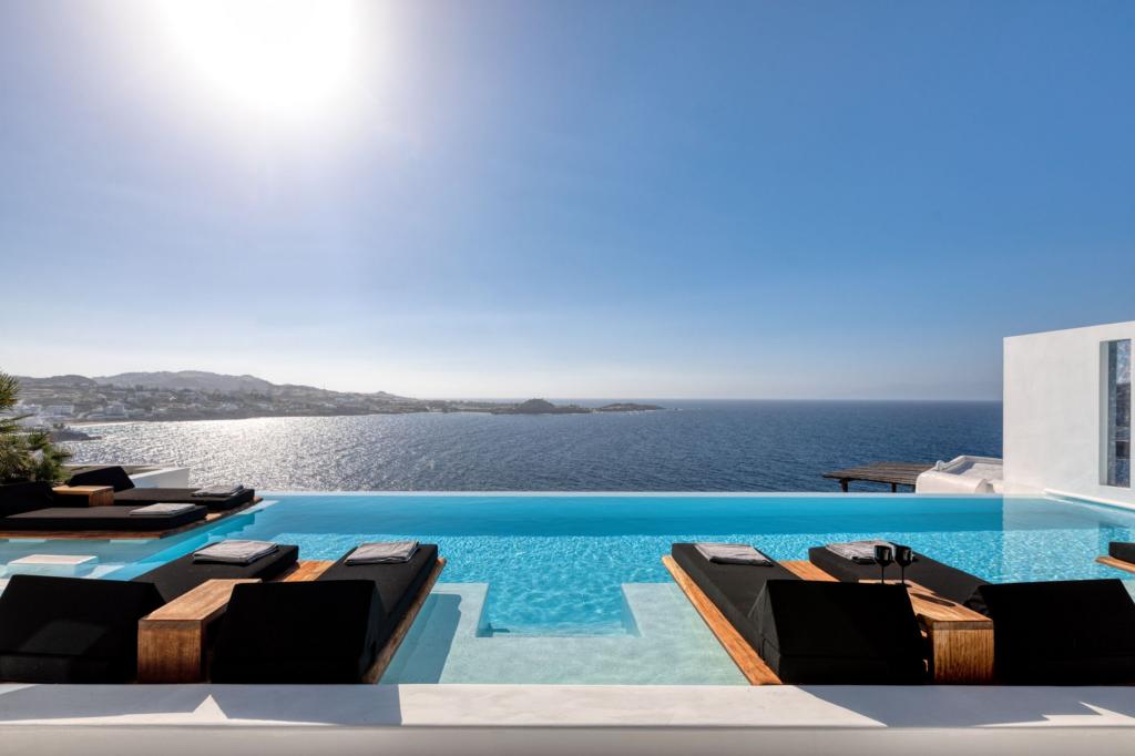 Outdoor lounge