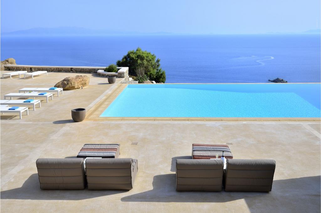 8 Baths