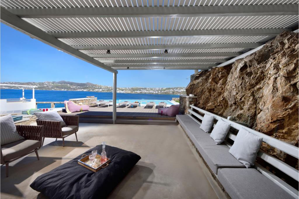 4 Baths