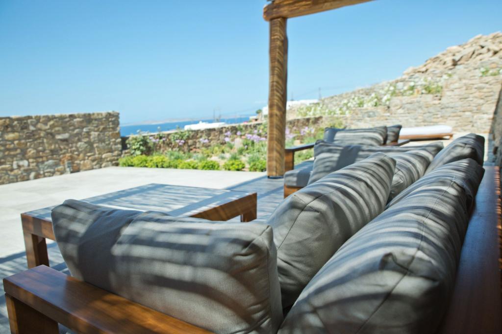 Outdoor lounge