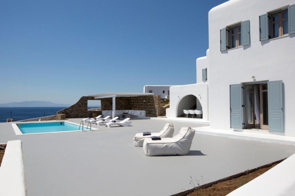 4 Baths