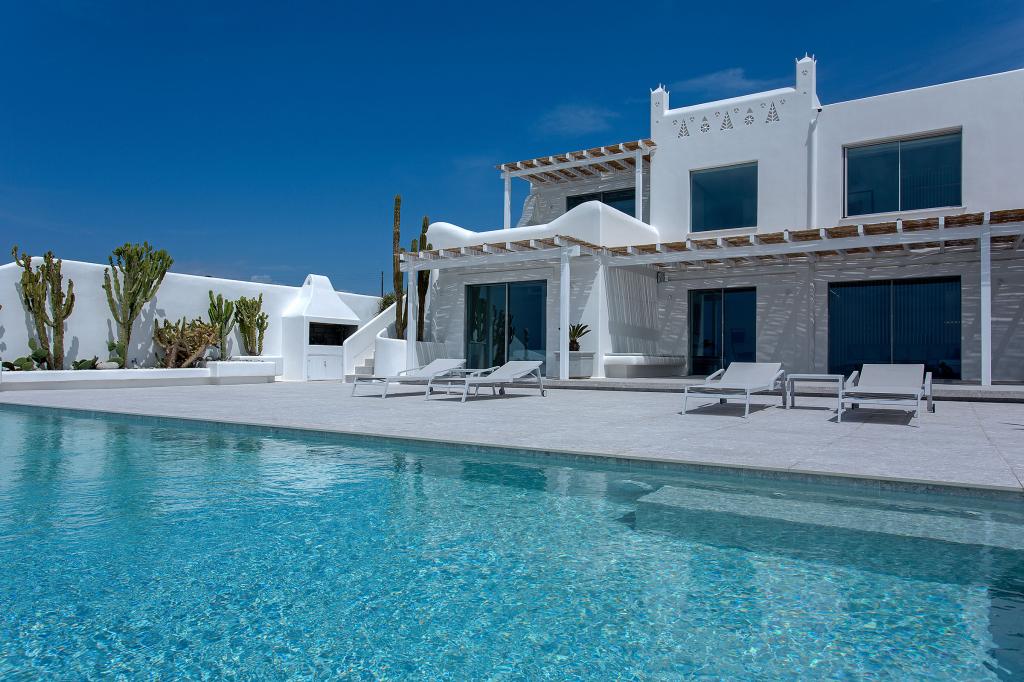 6 Baths