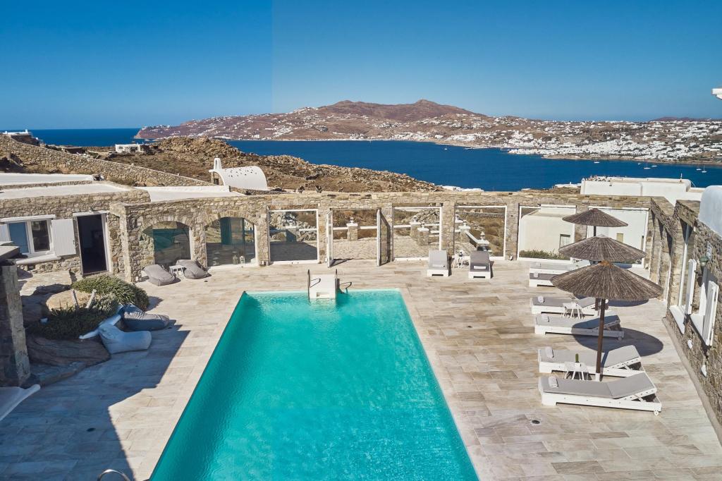 6 Baths