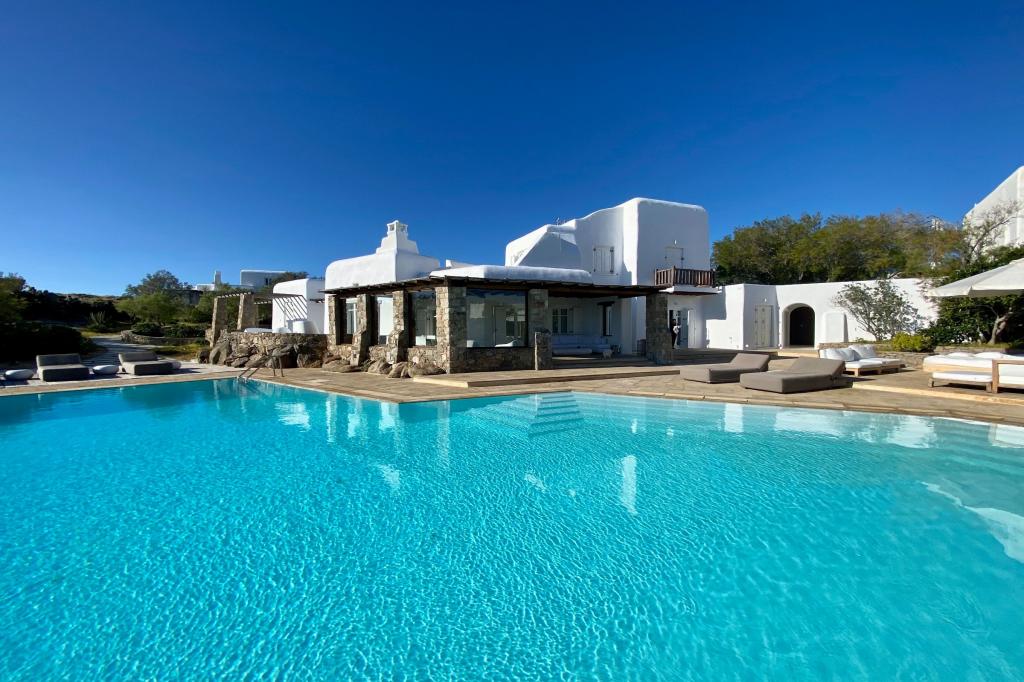 6 Bedrooms
