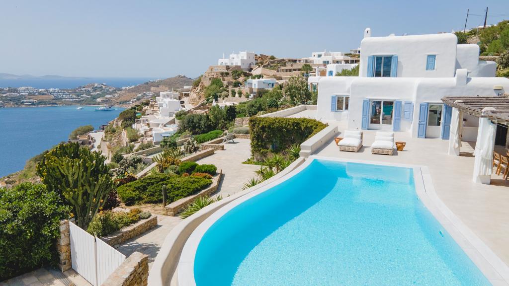 6 Bedrooms