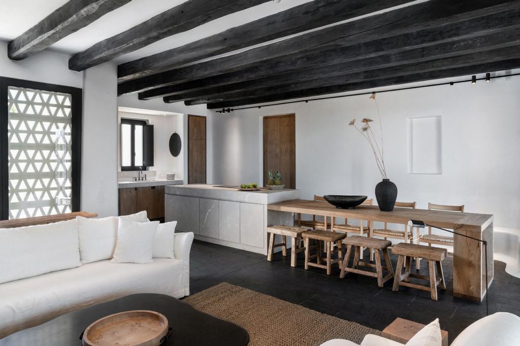 4 Bedrooms