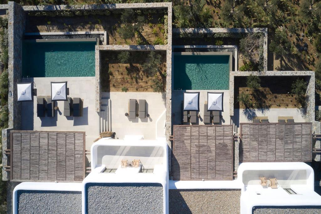 2 Swimming pools