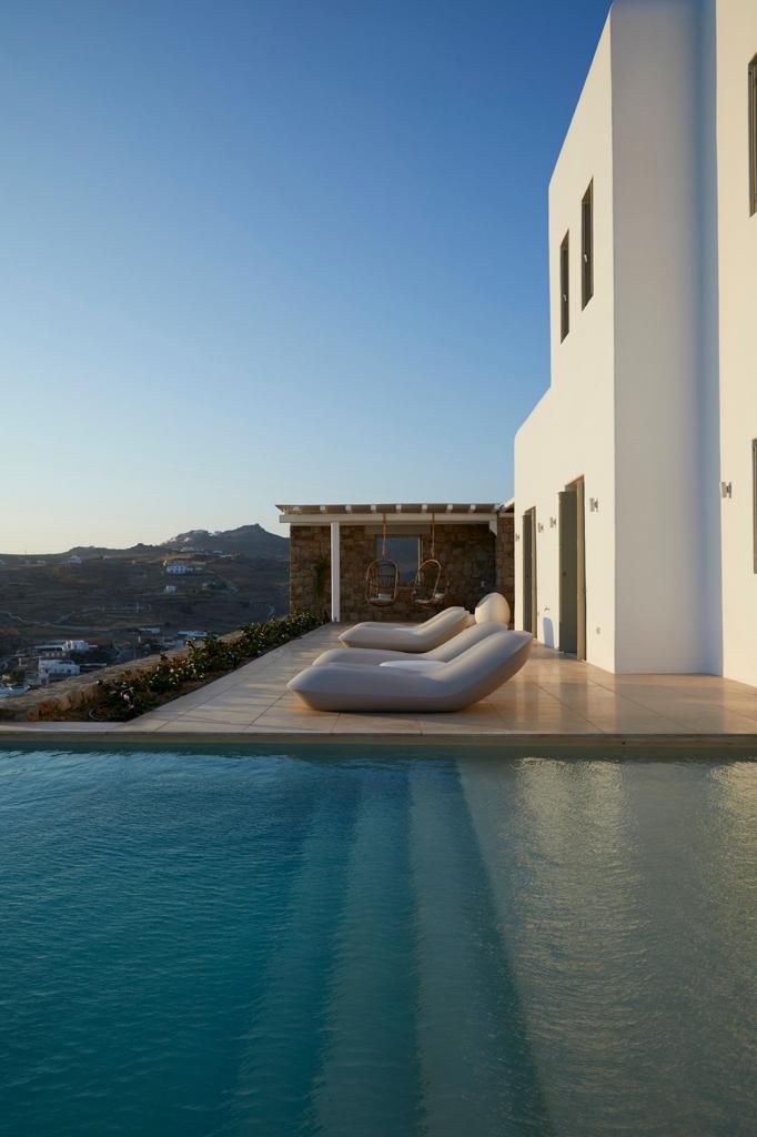 8 Baths