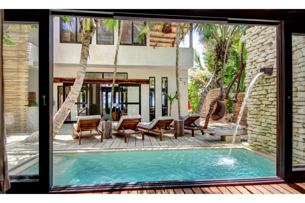 4 Bedrooms