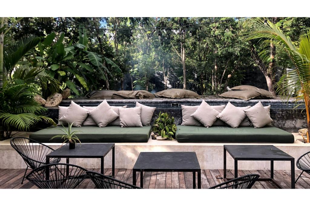 Outdoor lounge