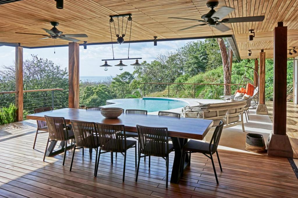 Outdoor lounge