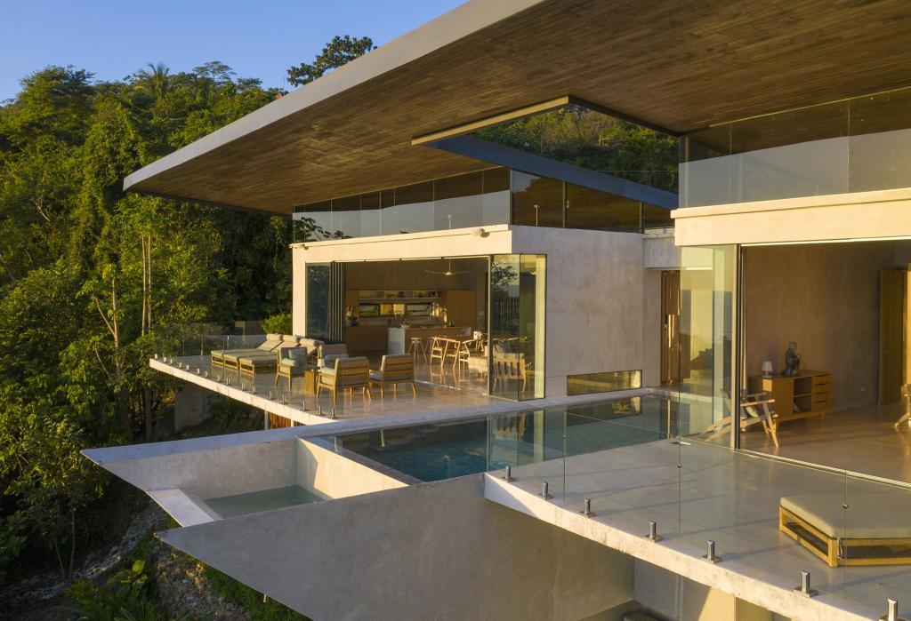 4 Bedrooms