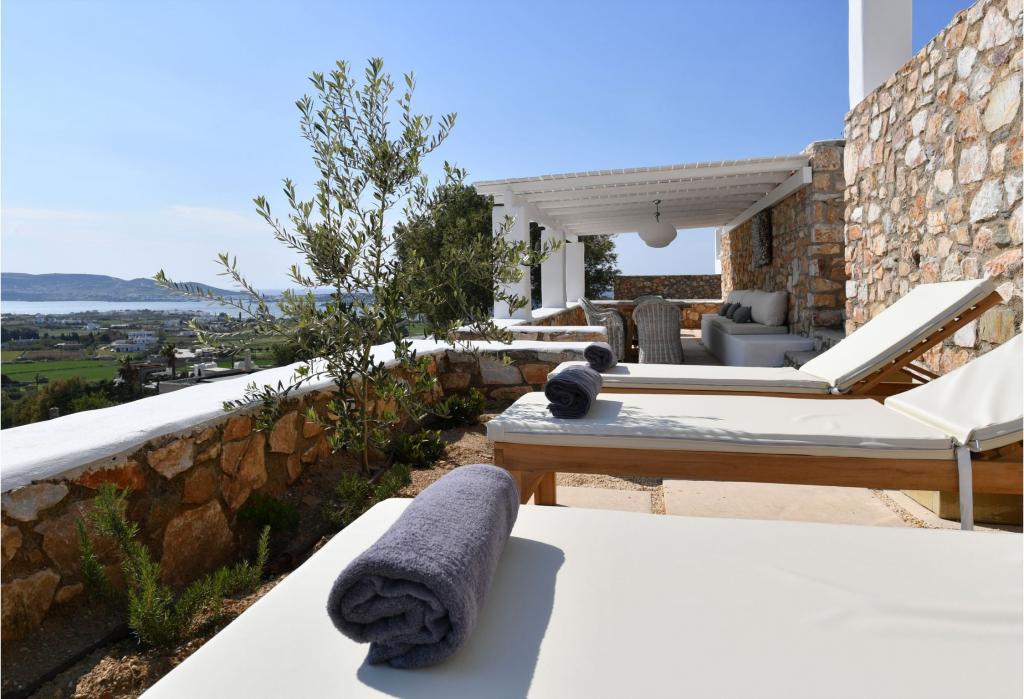4 Baths