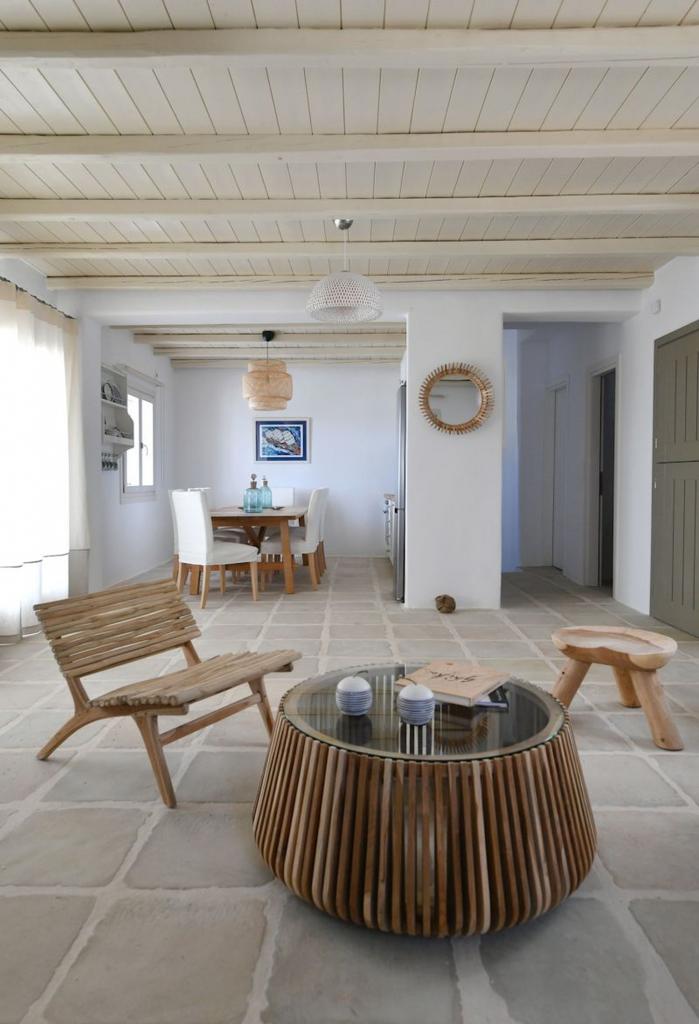 Outdoor lounge