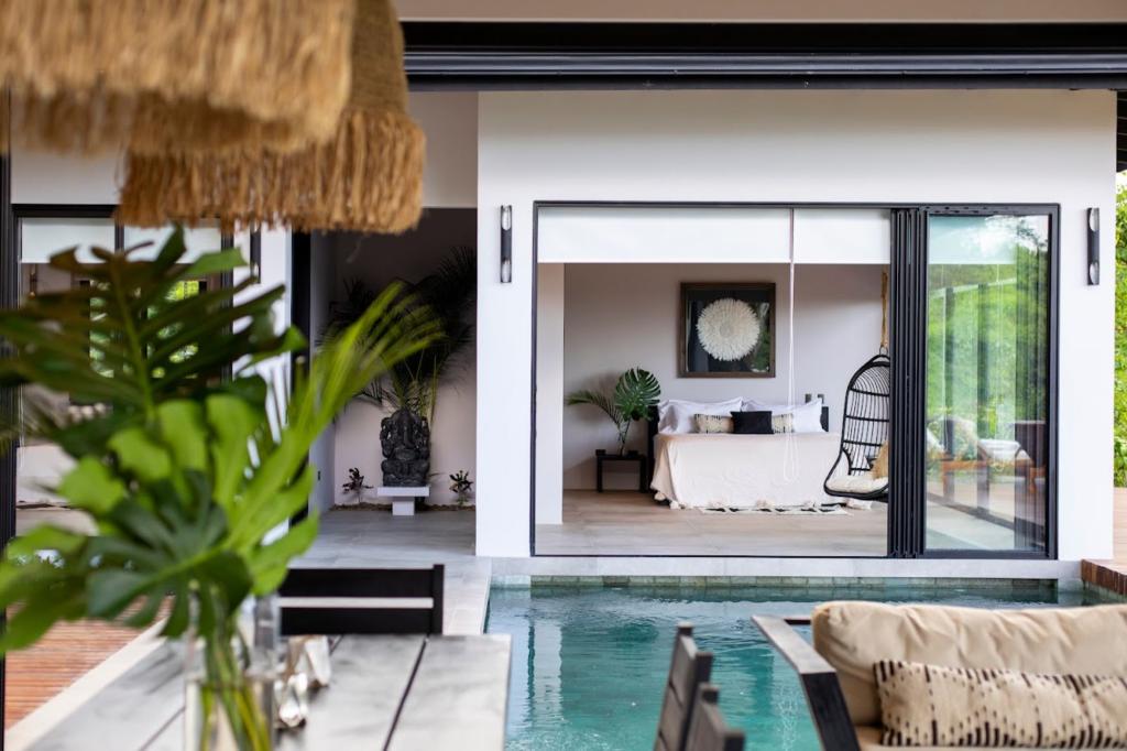 4 Baths