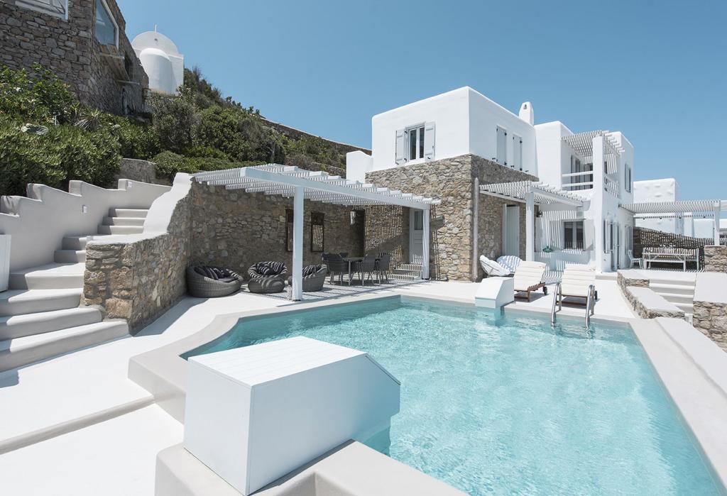 Outdoor lounge