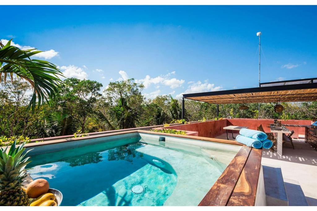 4 Baths