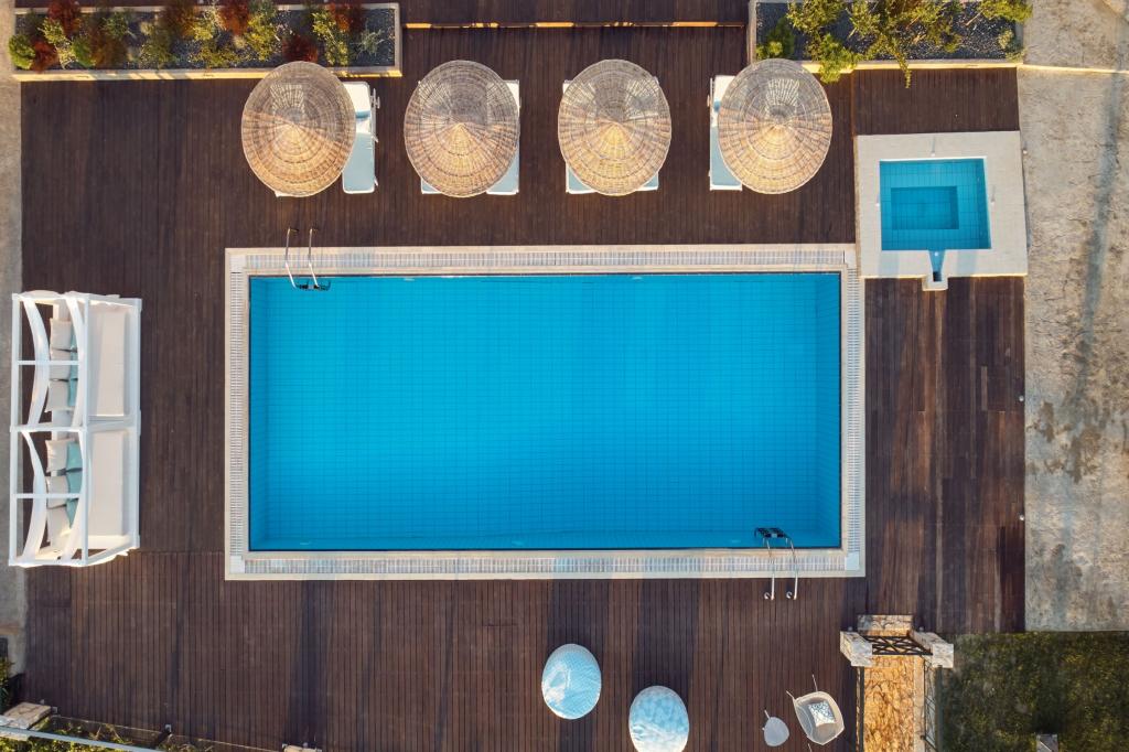 1 Swimming pool