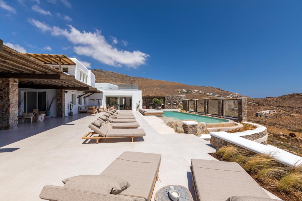9 Baths