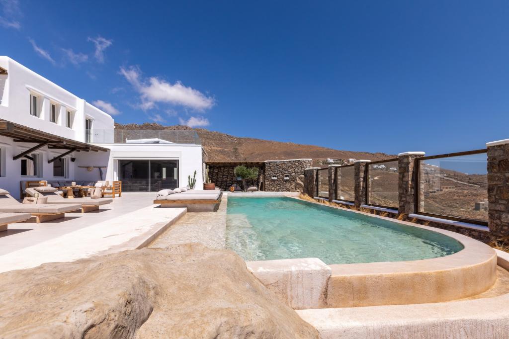 2 Swimming pools
