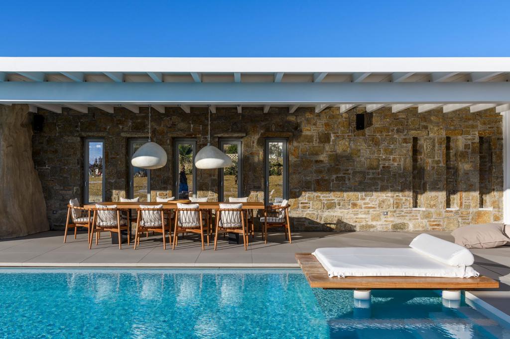 4 Baths
