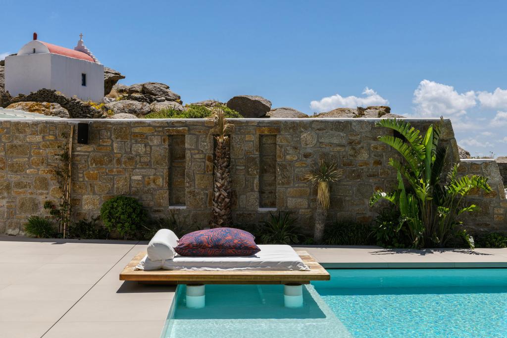 9 Baths