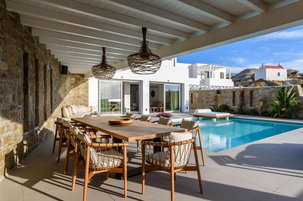 2 Swimming pools