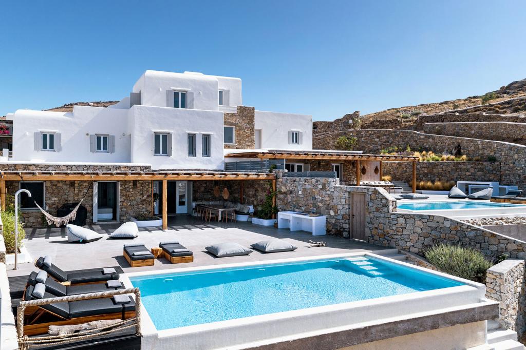 6 Baths