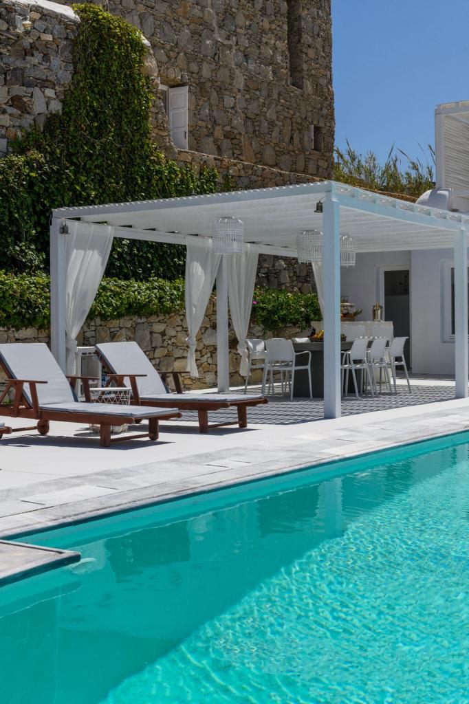 Outdoor lounge