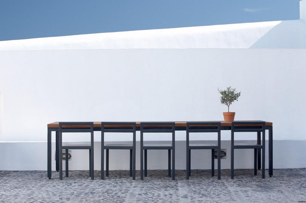 Outdoor lounge