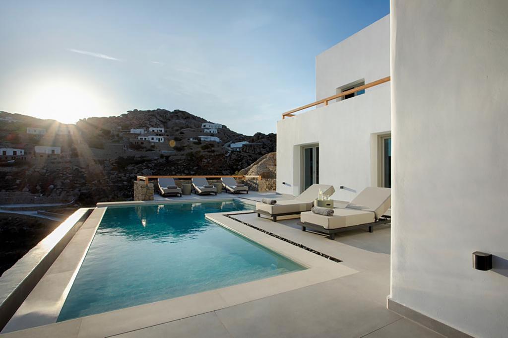 6 Baths