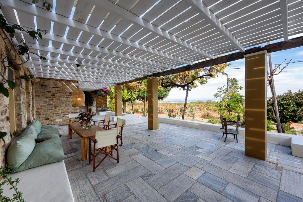 8 Baths