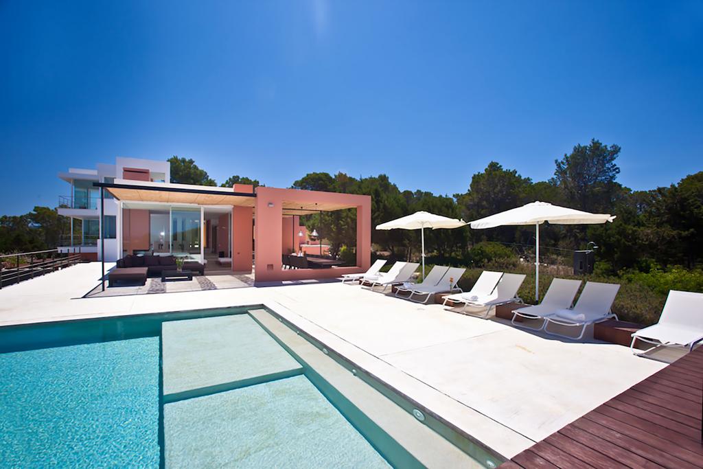 6 Baths